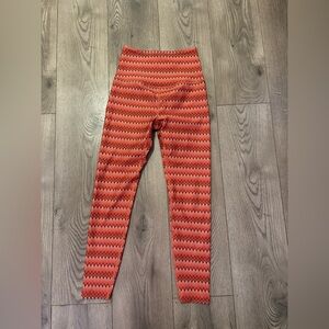 Beyond Yoga Size Small Zigzag Patterned Leggings Red and Orange